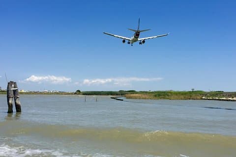 Privévervoer van de luchthaven van Venetië naar het hotel in het stadscentrum van Venetië