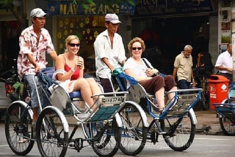 Da Nang Cycle Rickshaw Tour Private with Street Foods/Han Cruise