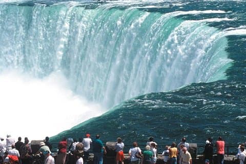 Bajo costo: -Transferencia privada: Cataratas del Niágara, Canadá, al Aeropuerto Toronto Pearson