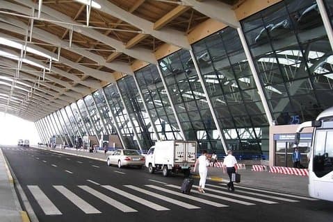 Privat overføring til Pudong flyplass fra Shanghai Hongqiao jernbanestasjon