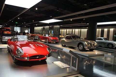 Privévervoer tussen Shanghai Auto Museum en City Hotels