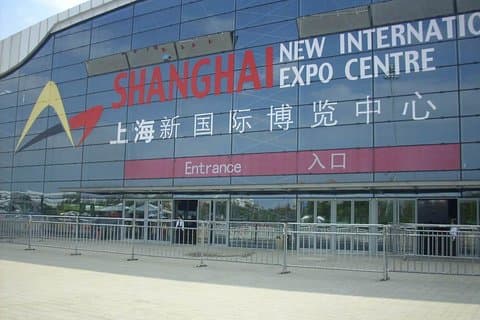 Transfer privado: Nuevo Centro Internacional de Exposiciones de Shanghai y Hoteles de Ciudad