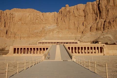Private Layover Tour From Luxor Airport to Luxor East and West Banks With Lunch