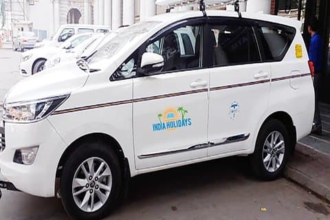 Agra naar New Delhi Enkele reis door privéauto