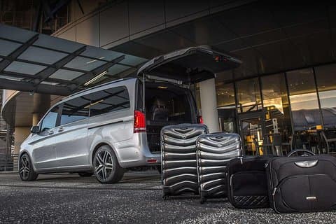 Servizio di trasferimento aeroportuale privato Yogyakarta con autista parlante inglese