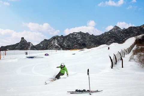 送迎サービス付き、北京華北スキー場へのプライベート 1 日