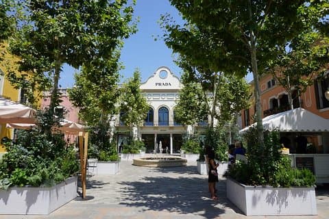 La Roca Village: privat rundturstransport