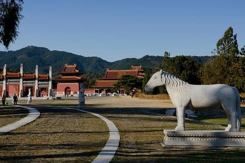 Tianjin Private Tour zu östlichen Qing-Gräbern mit flexibler Abfahrtszeit