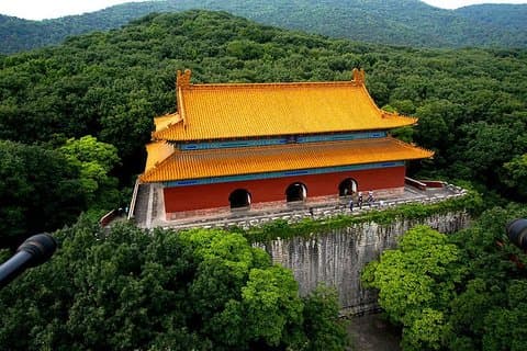Nanjing Private Tour till Xiaoling Tomb och Linggu Temple med Tangshan Hot Spring