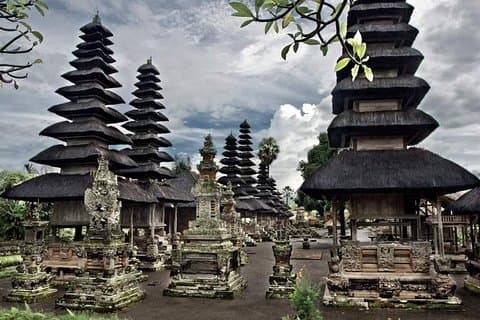 Bali : Heligt tempel Tanah lot, Taman Ayun & Uluwatu