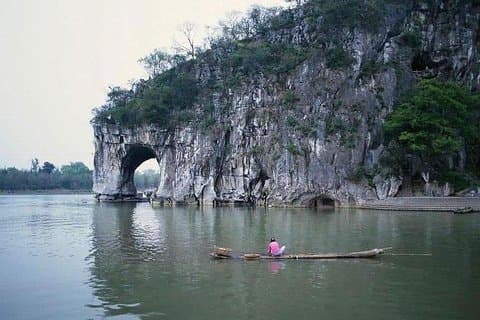 Excursão privada de meio dia a Guilin: Fubo Mountain, Reed Flute Cave e Elephant Hill