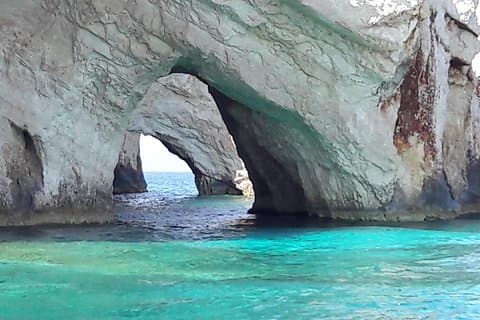 Du port de St Nikolaos: croisière en bateau vers la plage de naufrage de Navagio et les grottes bleues