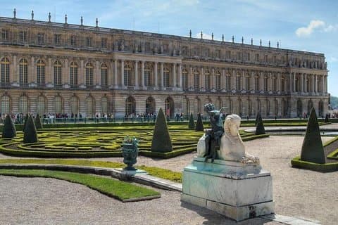 Restaurantes perto de Versailles and Giverny Tour Hotel
