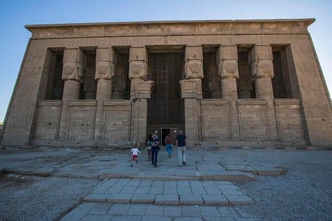 プライベート全日ツアー:ルクソールのデンデラとアビドスの寺院
