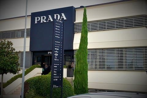 Luksussjåførtjeneste på THE MALL Florence fra Versilia