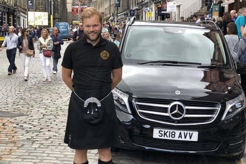 Tour privato guidato di mezza giornata a Edimburgo in un minivan Premium