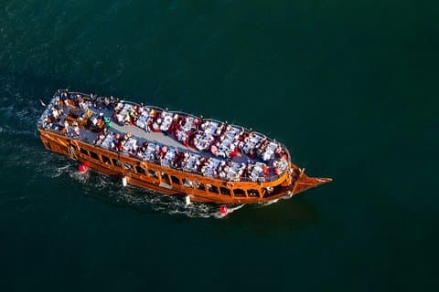 Abu Dhabi: Restauranter i nærheten av Yas Island Sightseeing Dhow Cruise