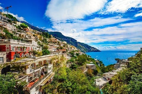 Transfert privé de Bari à Amalfi avec 2 heures de visites