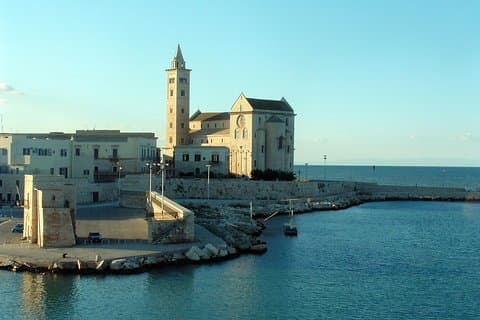 Walking tour Trani