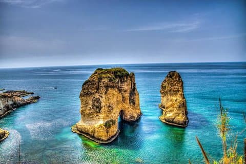 Tour privado por la ciudad de Beirut con paseo en bote en Raouche Rock