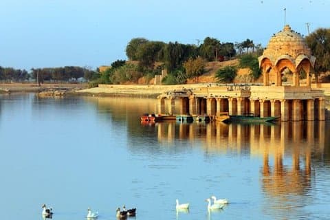 Esplora Jaisalmer, Jodhpur e Udaipur Tour per 6 notti 7 giorni con auto e autista