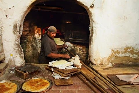 Fes med de skjulte steinene å utforske