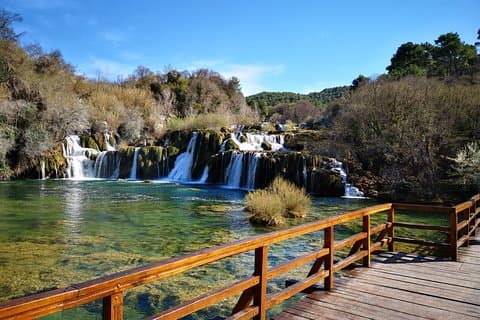Viaje privado a NP Krka & Wine testing & Primosten desde Split