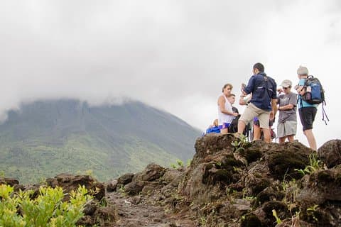 Morgen Vulkanwanderung, Mittagessen & heiße Quellen