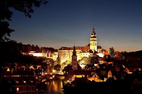 Serviço de transporte compartilhado porta-a-porta diário de Salzburgo para Cesky Krumlov