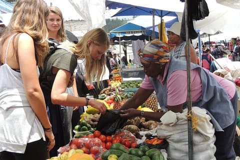 Otavalo Indian Market och Rose Farm Shared Tour