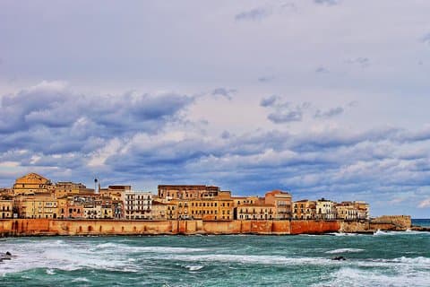 Servicio de traslado en taxi desde el aeropuerto / ciudad de CATANIA a Siracusa Ortigia o viceversa