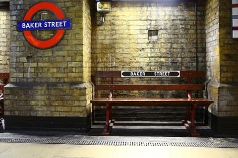 Secretos del recorrido a pie en grupo reducido por el metro de Londres