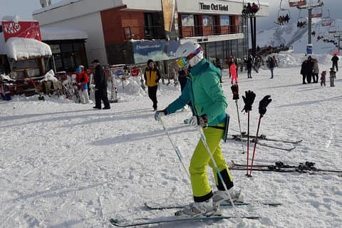 Tour di un'intera giornata alla stazione sciistica di Gudauri, attività sulla neve