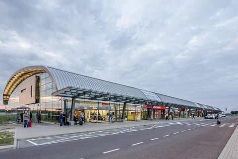Privat transfer fra Modlin Airport WMI til Warszawa sentrum