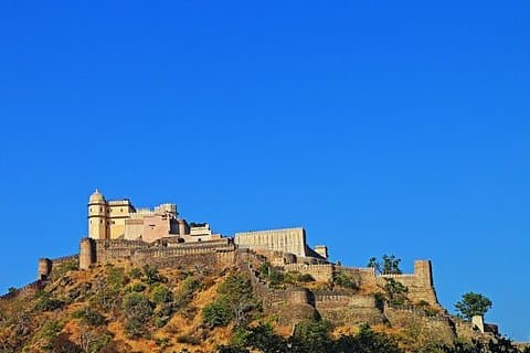Privat overføring fra Udaipur til Jodhpur Via Kumbhalgarh & Ranakpur Jain Temple