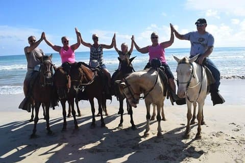 Ridtur äventyr på stranden