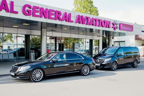 Trasferimento privato in auto a distanza sociale da o per l'aeroporto Chopin di Varsavia