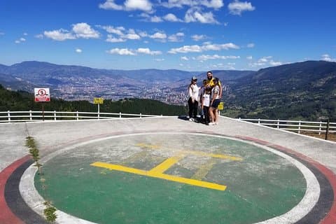 Recorrido sobre Pablo Escobar/viajero en grupo