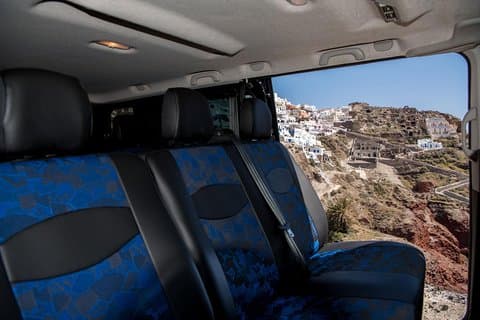 Transfert privé de l'aéroport de Santorin à l'île de Santorin