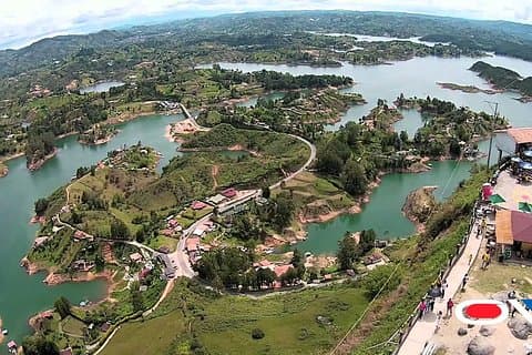 Privat Round Transfer til Guatape Lakes og Penol Rock!