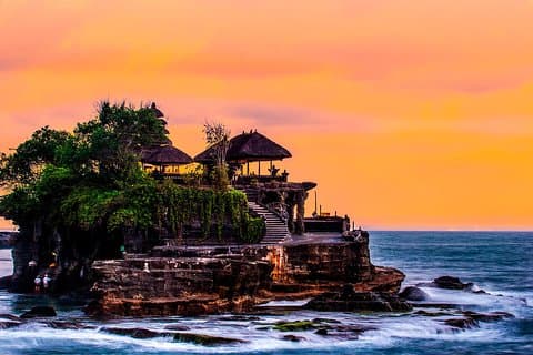 Bali Temple and Traditional Fruit Market Tour