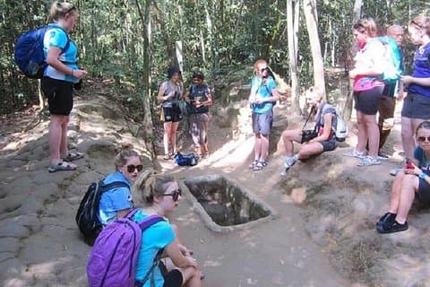 Tunnel di Cu Chi da Saigon Cruise Habor