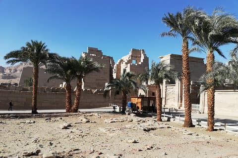 Halvdagstur till Queens Valley, Habu Temple och Colossi of Memnon