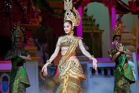 Tiffany’s Show Pattaya VIP (prata) com transferências privadas de hotel
