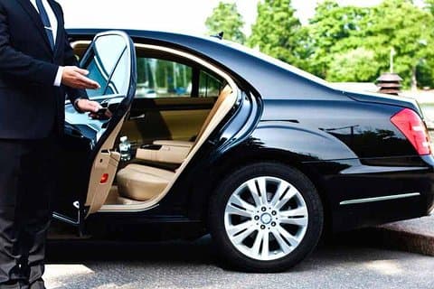 Privat transfer från Neapel till Sorrento eller vice versa med Mercedes Car