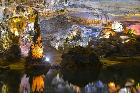 Phong Nha & Paradise Cave op 1 dag van Dong Hoi / Phong Nha Center