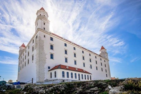 Budapest - Wien privat transfer med Bratislava tour