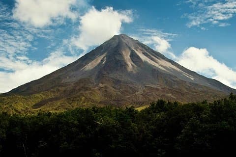 サンホセ空港からラフォルトゥーナへのプライベートトランスファー1〜4名