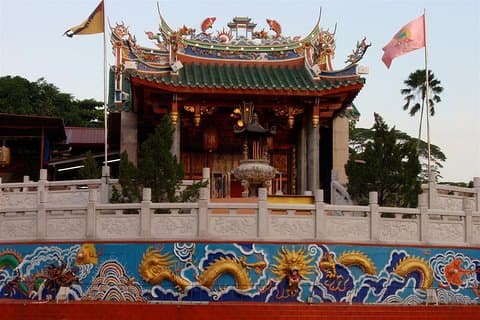 Kuching City Tour & Jong's Crocodile Farm