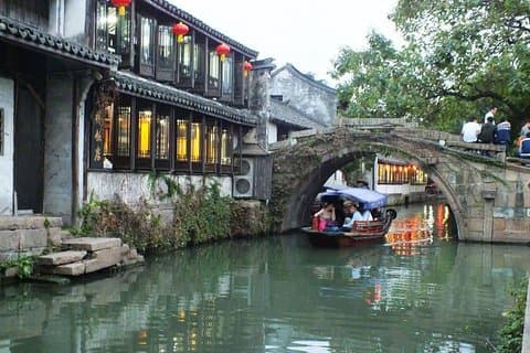 Suzhou Private Transfer til Zhouzhuang Water Town med Shanghai Drop-off Alternativ